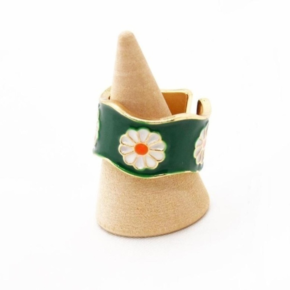 Green Enamel Flower Ring - Picture 2 of 4